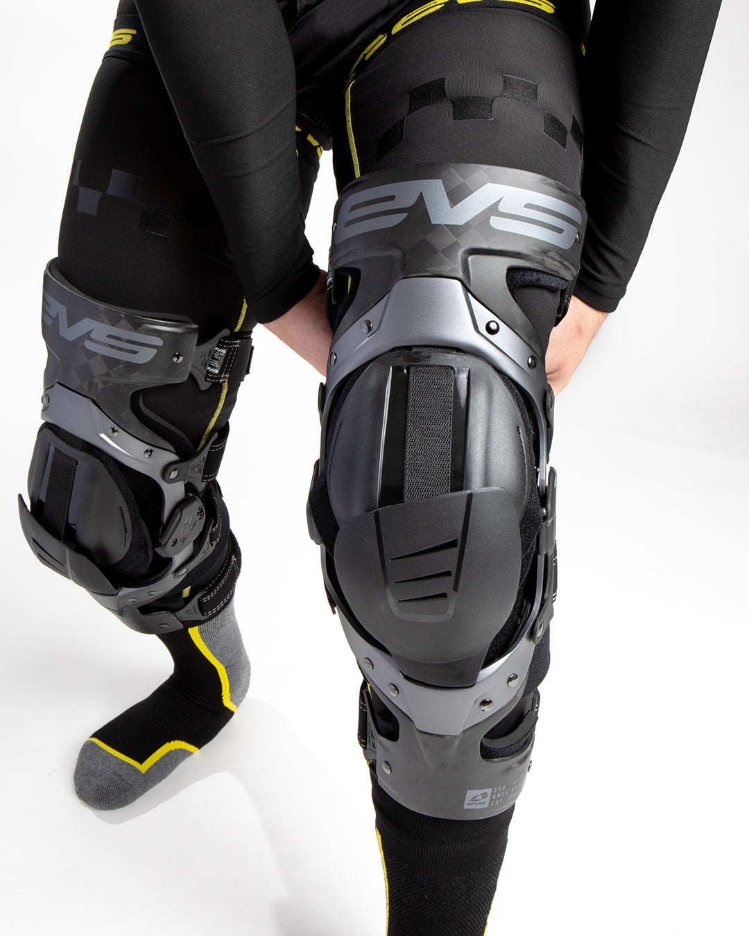 Axis Pro 2025 Knee Brace