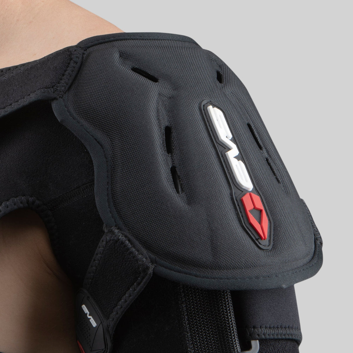 SB04 Shoulder Support - EVS Sports